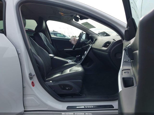 2018 VOLVO V60 CROSS COUNTRY YV440MWK5J2059162 Photo 4