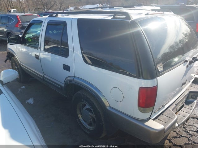 2000 CHEVROLET BLAZER 1GNDT13W5Y2374013 Photo 2