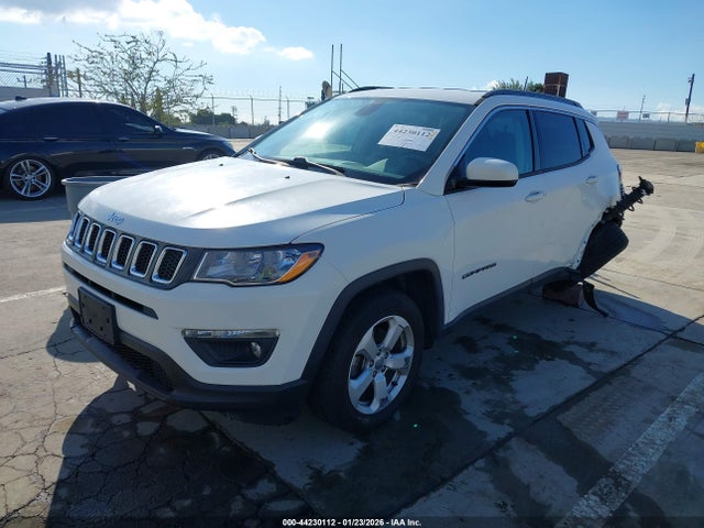 Jeep Compass Latitude Fwd 2018 3C4NJCBB0JT376768 Image 2