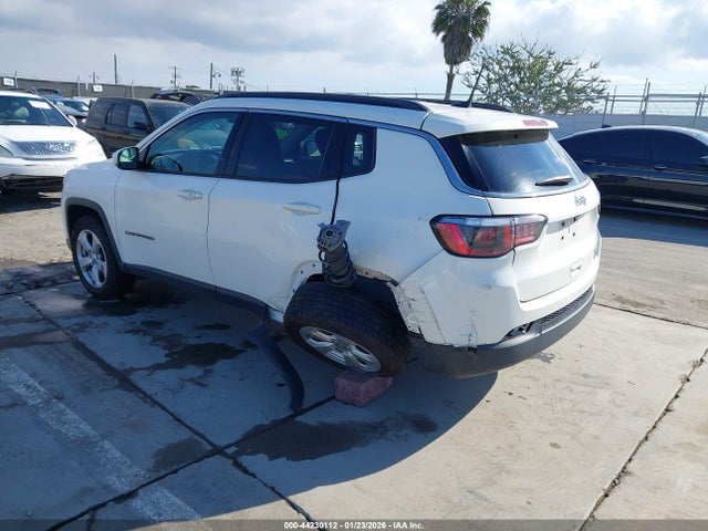 Jeep Compass Latitude Fwd 2018 3C4NJCBB0JT376768 Image 3