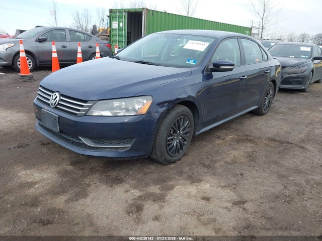 2014 Volkswagen Passat 1.8t S მანქანა იყიდება აუქციონზე, vin: 1VWAT7A30EC055953, აუქციონის ნომერი: 44230142