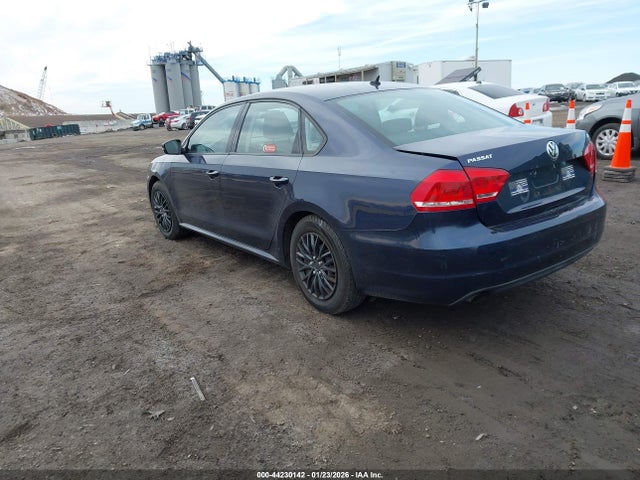2014 Volkswagen Passat 1.8t S მანქანა იყიდება აუქციონზე, vin: 1VWAT7A30EC055953, აუქციონის ნომერი: 44230142