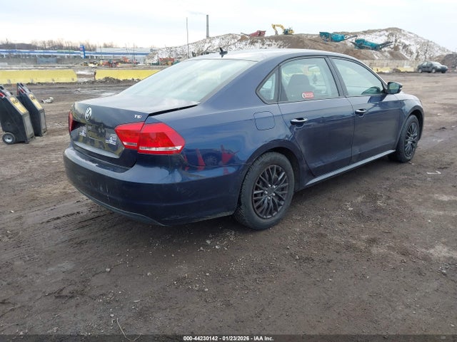 2014 Volkswagen Passat 1.8t S მანქანა იყიდება აუქციონზე, vin: 1VWAT7A30EC055953, აუქციონის ნომერი: 44230142