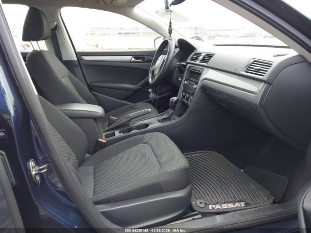 2014 Volkswagen Passat 1.8t S მანქანა იყიდება აუქციონზე, vin: 1VWAT7A30EC055953, აუქციონის ნომერი: 44230142