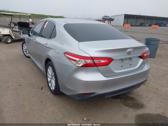 4T1B11HK8JU559075 Toyota CAMRY LE
