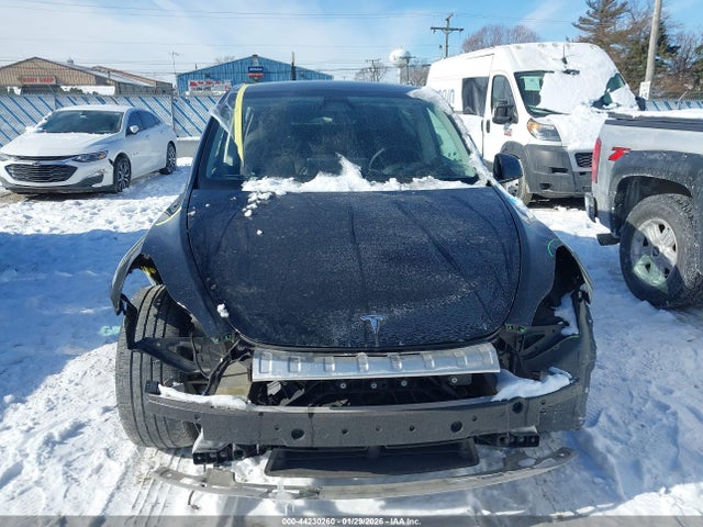 7SAYGDEE1SF221592 Tesla Model Y Long Range Dual Motor All-wheel Drive