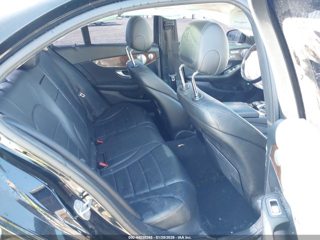 Продаж на аукціоні авто 2017 Mercedes-benz C 300 4matic, vin: 55SWF4KB4HU223717, номер лоту: 44230268