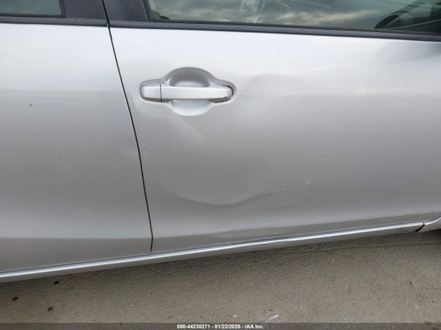 JTDKDTB35F1097866 Toyota Prius C One