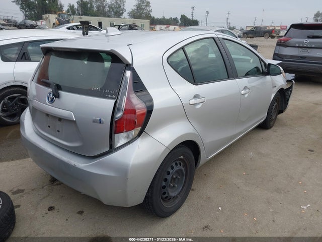 JTDKDTB35F1097866 Toyota Prius C One