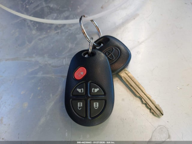 5TDKZ3DC4HS873778 Toyota Sienna Le 8 Passenger