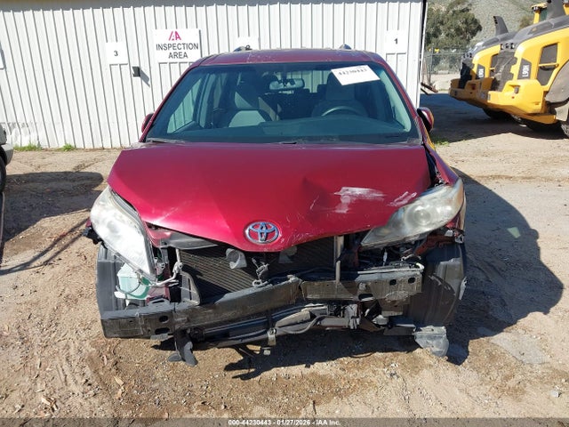 5TDKZ3DC4HS873778 Toyota Sienna Le 8 Passenger