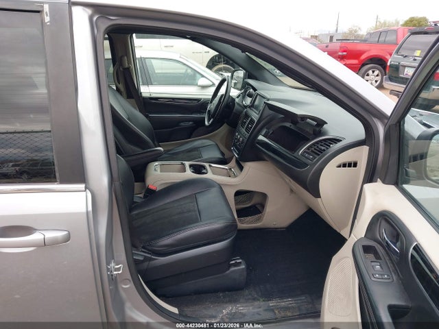 2C4RDGCG8KR564047 Dodge Grand Caravan Sxt