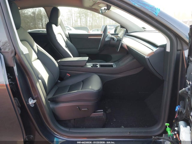 2024 TESLA MODEL Y 7SAYGDEE0RF083795 Photo 4