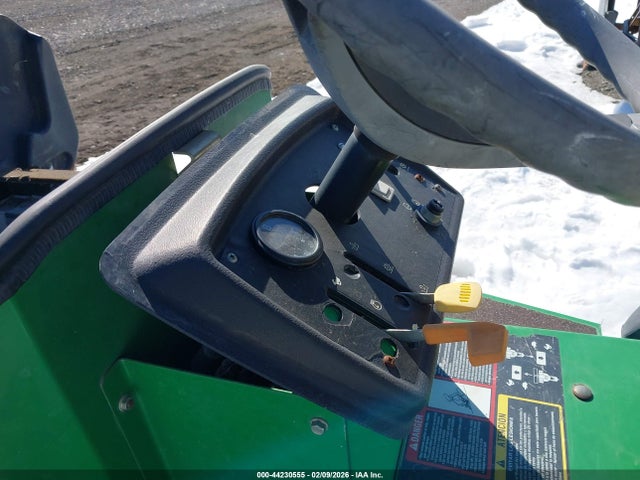 2010 John Deere Trim Mower მანქანა იყიდება აუქციონზე, vin: TC2653T020117, აუქციონის ნომერი: 44230555