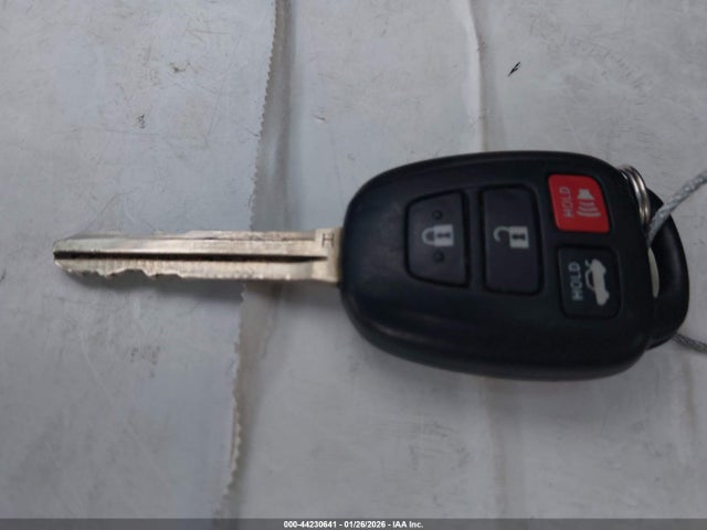 2T1BURHE8JC058169 Toyota COROLLA LE