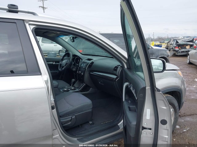 2013 KIA SORENTO 5XYKT3A64DG349599 Photo 4