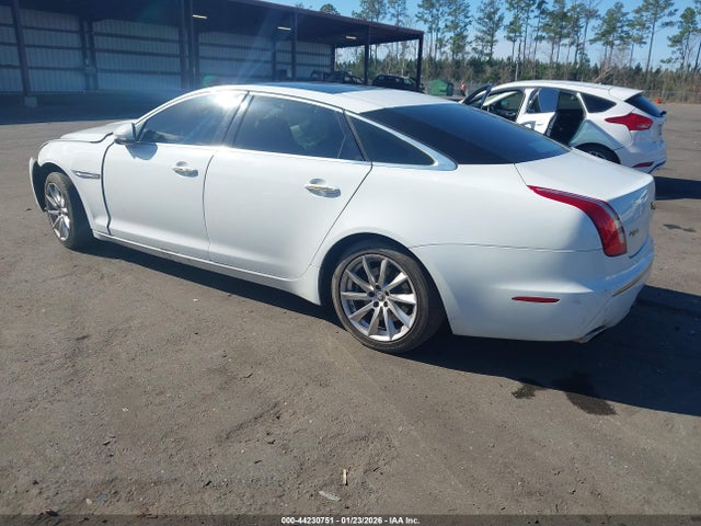 2011 JAGUAR XJ SAJWA2GB5BLV10213 Photo 2