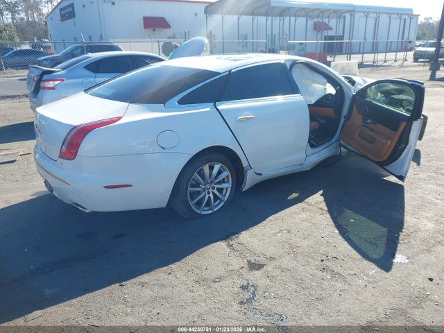 2011 JAGUAR XJ SAJWA2GB5BLV10213 Photo 3