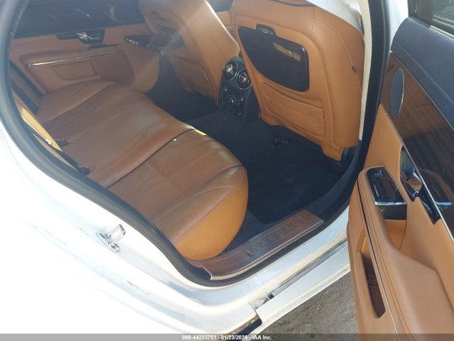 2011 JAGUAR XJ SAJWA2GB5BLV10213 Photo 7