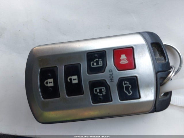 44230764 :رقم المزاد ، 5TDYK3DC4ES522119 vin ، 2014 Toyota Sienna Xle V6 8 Passenger مزاد بيع
