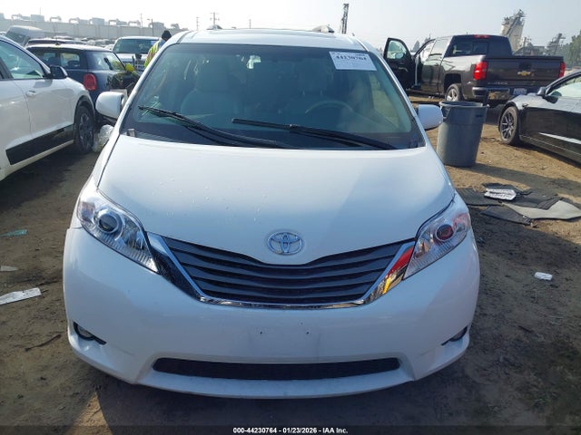 44230764 :رقم المزاد ، 5TDYK3DC4ES522119 vin ، 2014 Toyota Sienna Xle V6 8 Passenger مزاد بيع