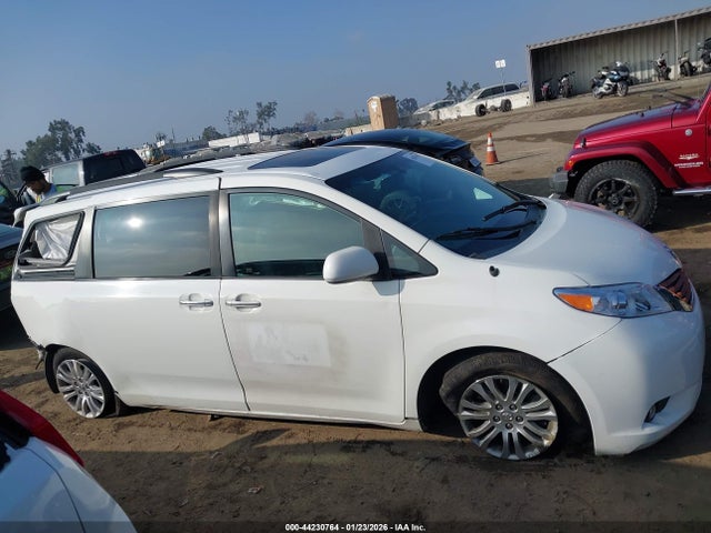 44230764 :رقم المزاد ، 5TDYK3DC4ES522119 vin ، 2014 Toyota Sienna Xle V6 8 Passenger مزاد بيع