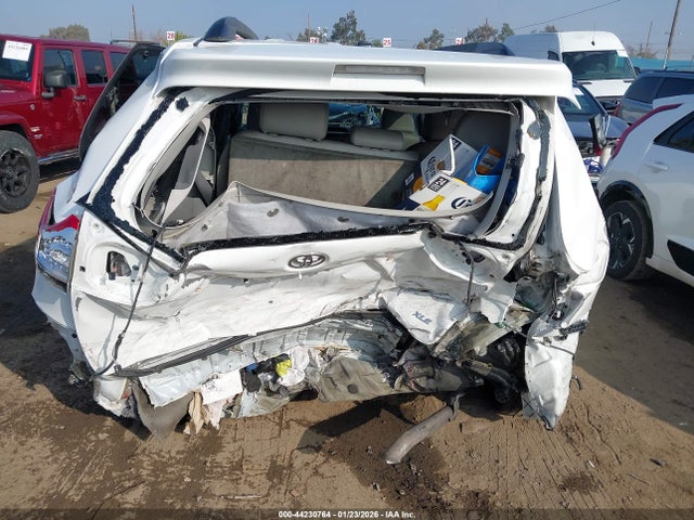 44230764 :رقم المزاد ، 5TDYK3DC4ES522119 vin ، 2014 Toyota Sienna Xle V6 8 Passenger مزاد بيع