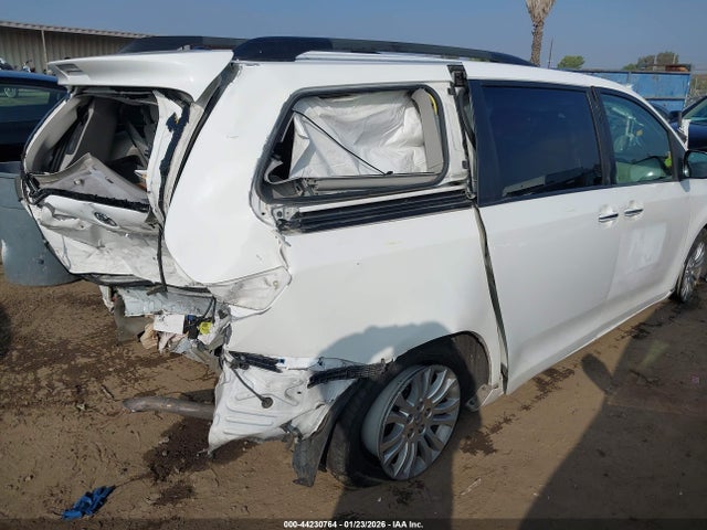 44230764 :رقم المزاد ، 5TDYK3DC4ES522119 vin ، 2014 Toyota Sienna Xle V6 8 Passenger مزاد بيع