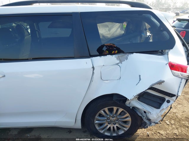 44230764 :رقم المزاد ، 5TDYK3DC4ES522119 vin ، 2014 Toyota Sienna Xle V6 8 Passenger مزاد بيع