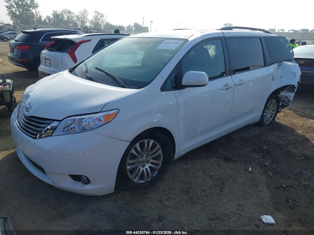 44230764 :رقم المزاد ، 5TDYK3DC4ES522119 vin ، 2014 Toyota Sienna Xle V6 8 Passenger مزاد بيع