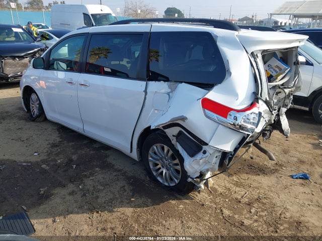 44230764 :رقم المزاد ، 5TDYK3DC4ES522119 vin ، 2014 Toyota Sienna Xle V6 8 Passenger مزاد بيع