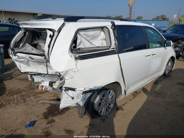 44230764 :رقم المزاد ، 5TDYK3DC4ES522119 vin ، 2014 Toyota Sienna Xle V6 8 Passenger مزاد بيع