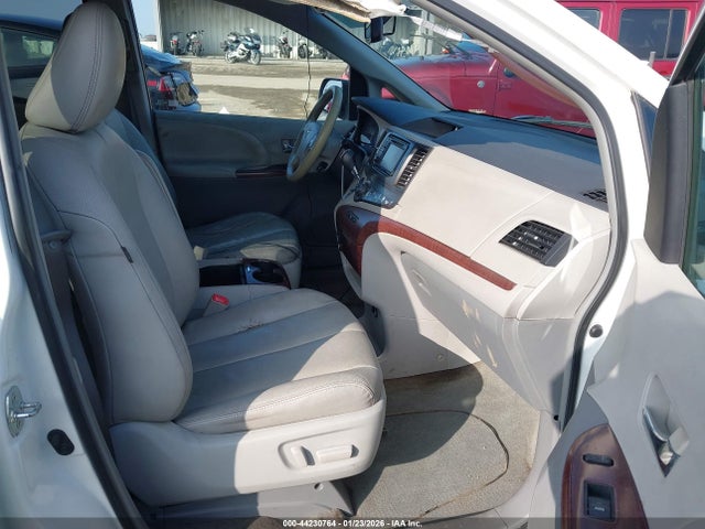 44230764 :رقم المزاد ، 5TDYK3DC4ES522119 vin ، 2014 Toyota Sienna Xle V6 8 Passenger مزاد بيع