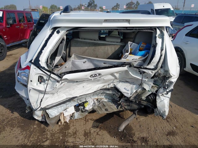 44230764 :رقم المزاد ، 5TDYK3DC4ES522119 vin ، 2014 Toyota Sienna Xle V6 8 Passenger مزاد بيع