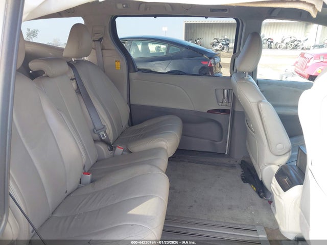 44230764 :رقم المزاد ، 5TDYK3DC4ES522119 vin ، 2014 Toyota Sienna Xle V6 8 Passenger مزاد بيع