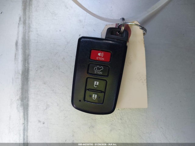JTMWFREV5GJ077887 Toyota Rav4 Xle