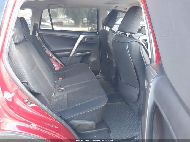 JTMWFREV5GJ077887 Toyota Rav4 Xle