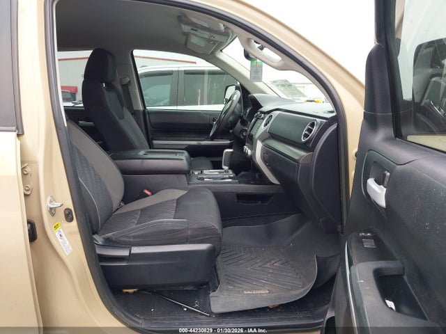 Продажа на аукционе авто 2017 Toyota Tundra Sr5 4.6l V8, vin: 5TFEM5F15HX122234, номер лота: 44230829