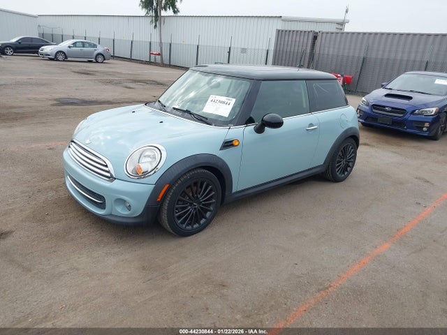 2011 MINI COOPER WMWSU3C57BT184146 Photo 1
