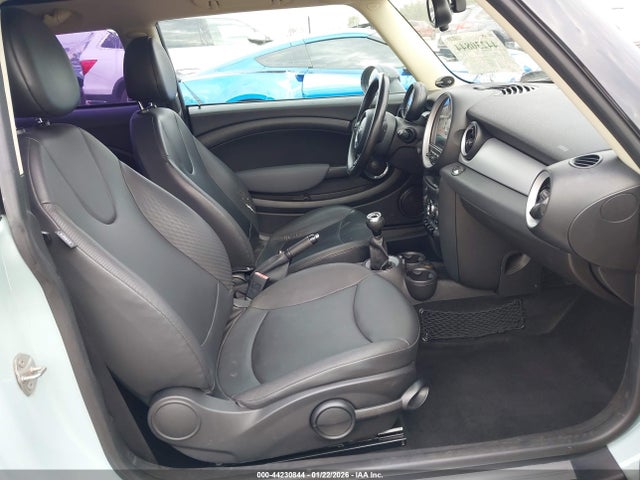 2011 MINI COOPER WMWSU3C57BT184146 Photo 4