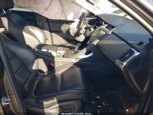 2019 JAGUAR E-PACE SADFJ2FXXK1Z42761 Photo 4