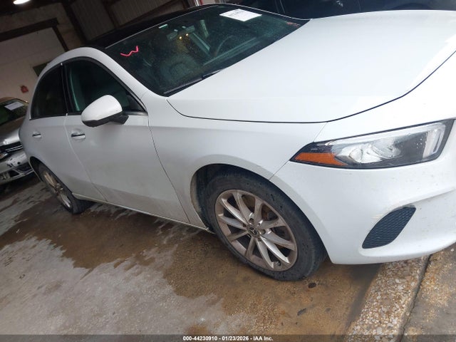 WDD3G4FB1LW040670 Mercedes-Benz A 220 4matic