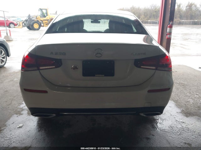 WDD3G4FB1LW040670 Mercedes-Benz A 220 4matic