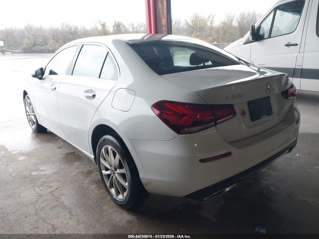 2020 MERCEDES-BENZ A 220 WDD3G4FB1LW040670 Photo 2