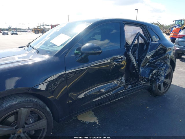 2022 PORSCHE MACAN WP1AA2A57NLB08658 Photo 5