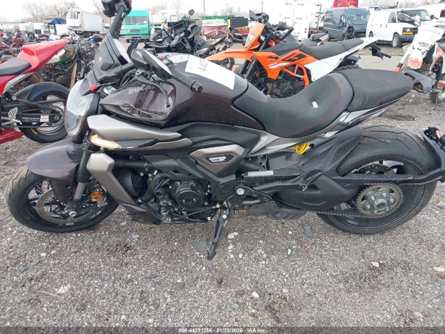 ZDMGAV1W0TB002209 Ducati Xdiavel V4