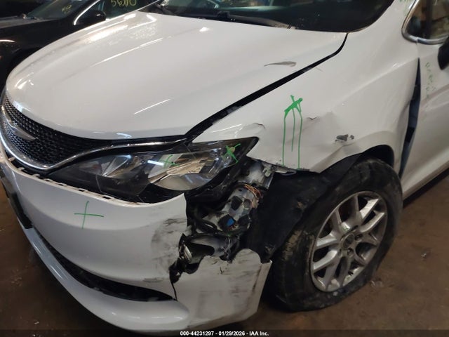 2021 Chrysler Voyager Lxi მანქანა იყიდება აუქციონზე, vin: 2C4RC1DG6MR532165, აუქციონის ნომერი: 44231297