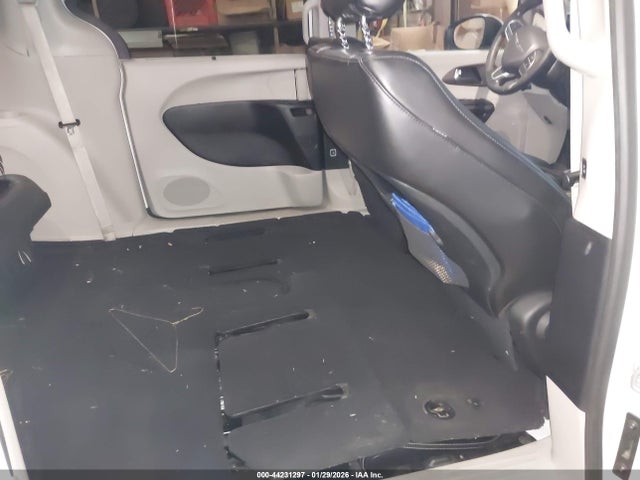 2021 Chrysler Voyager Lxi მანქანა იყიდება აუქციონზე, vin: 2C4RC1DG6MR532165, აუქციონის ნომერი: 44231297