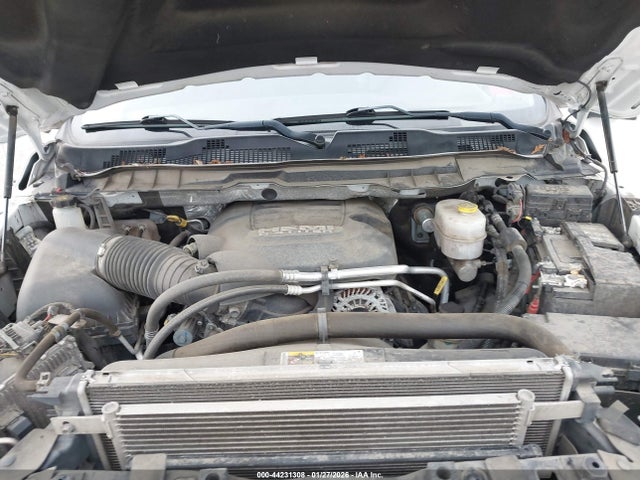 3C6UR5FJ6JG326796 RAM 2500 Laramie 4x4 6&#039;4 Box