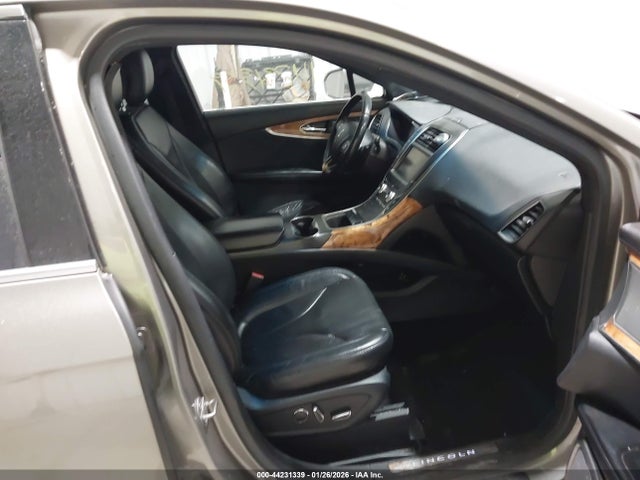 2LMTJ6LR6GBL30435 Lincoln Mkx Reserve